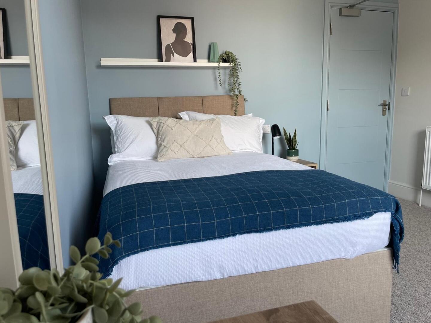 Room High Street in Newport