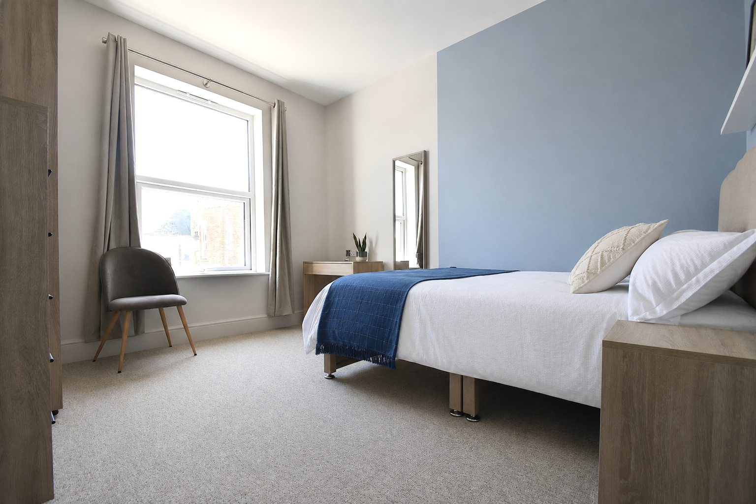 Room High Street in Newport