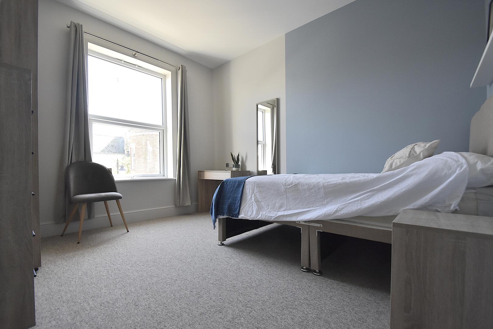 Room High Street in Newport