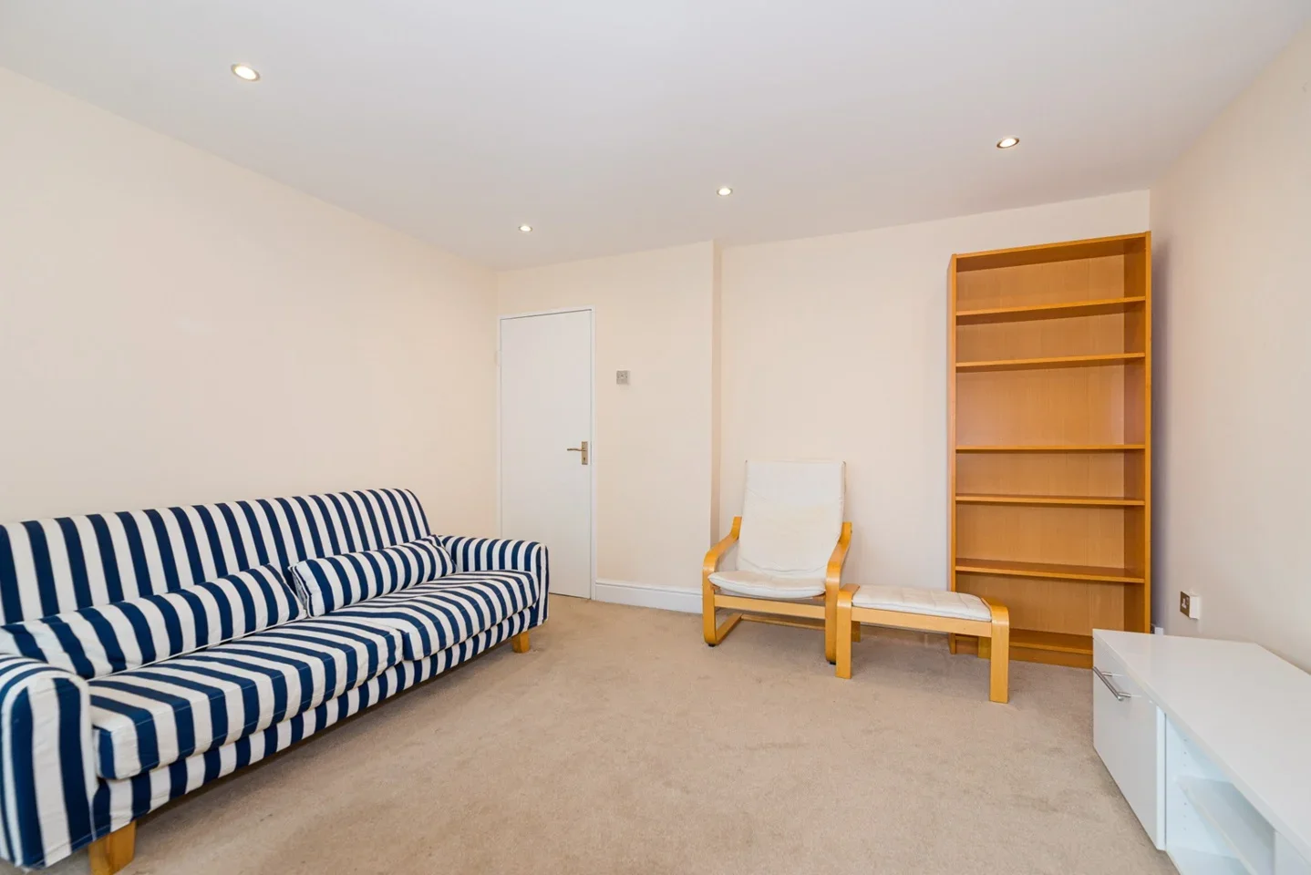Flat Smithwood Close in Greater London