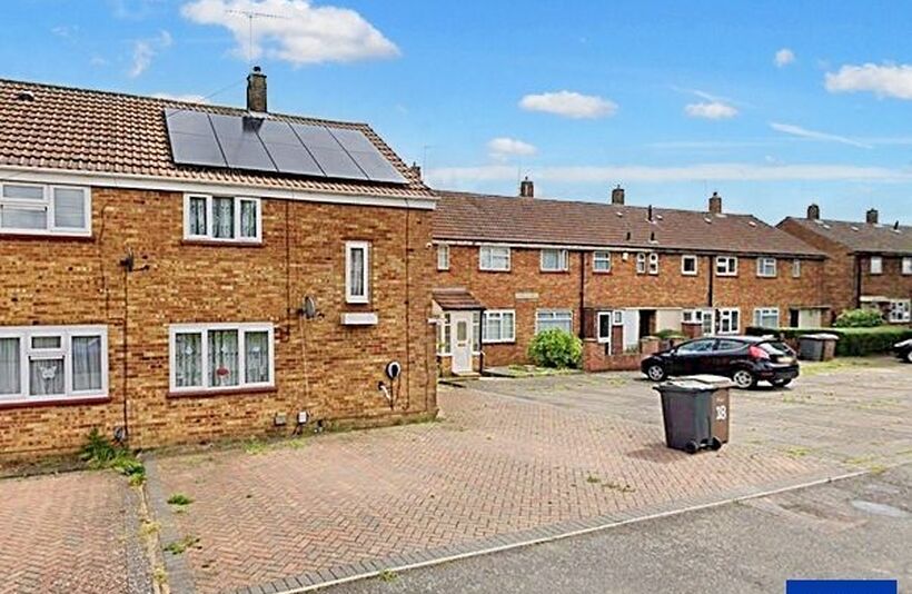 House Garretts Mead in Luton