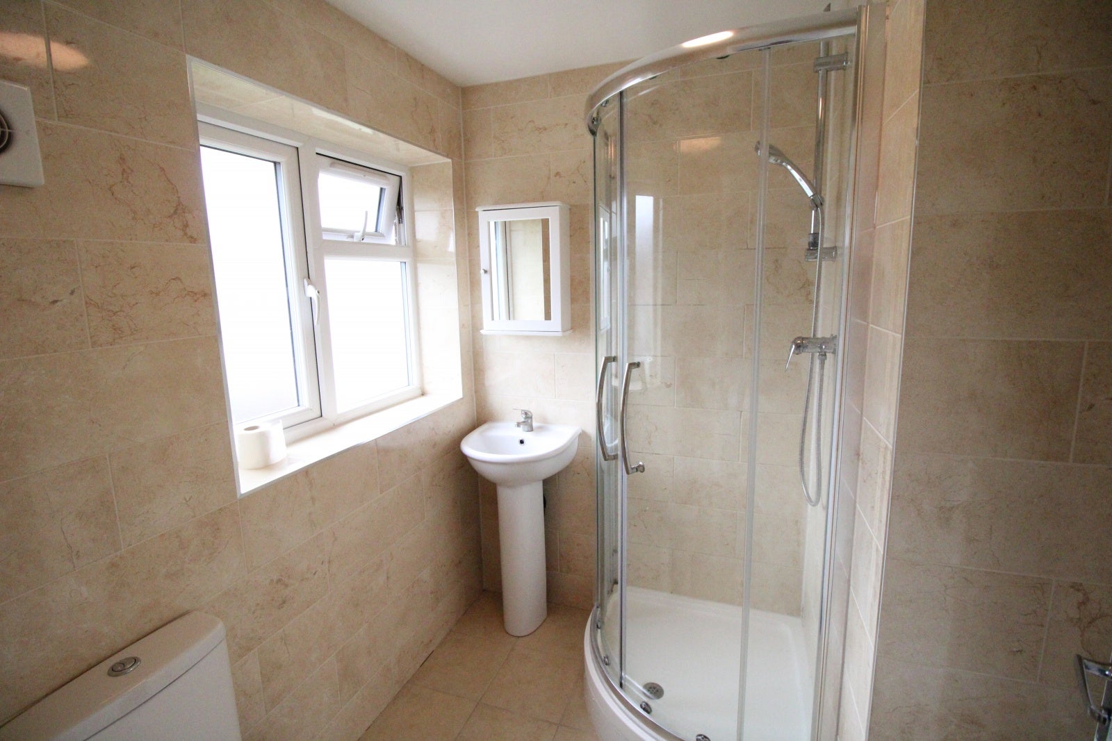 House Kingsley Avenue in Borough of Runnymede