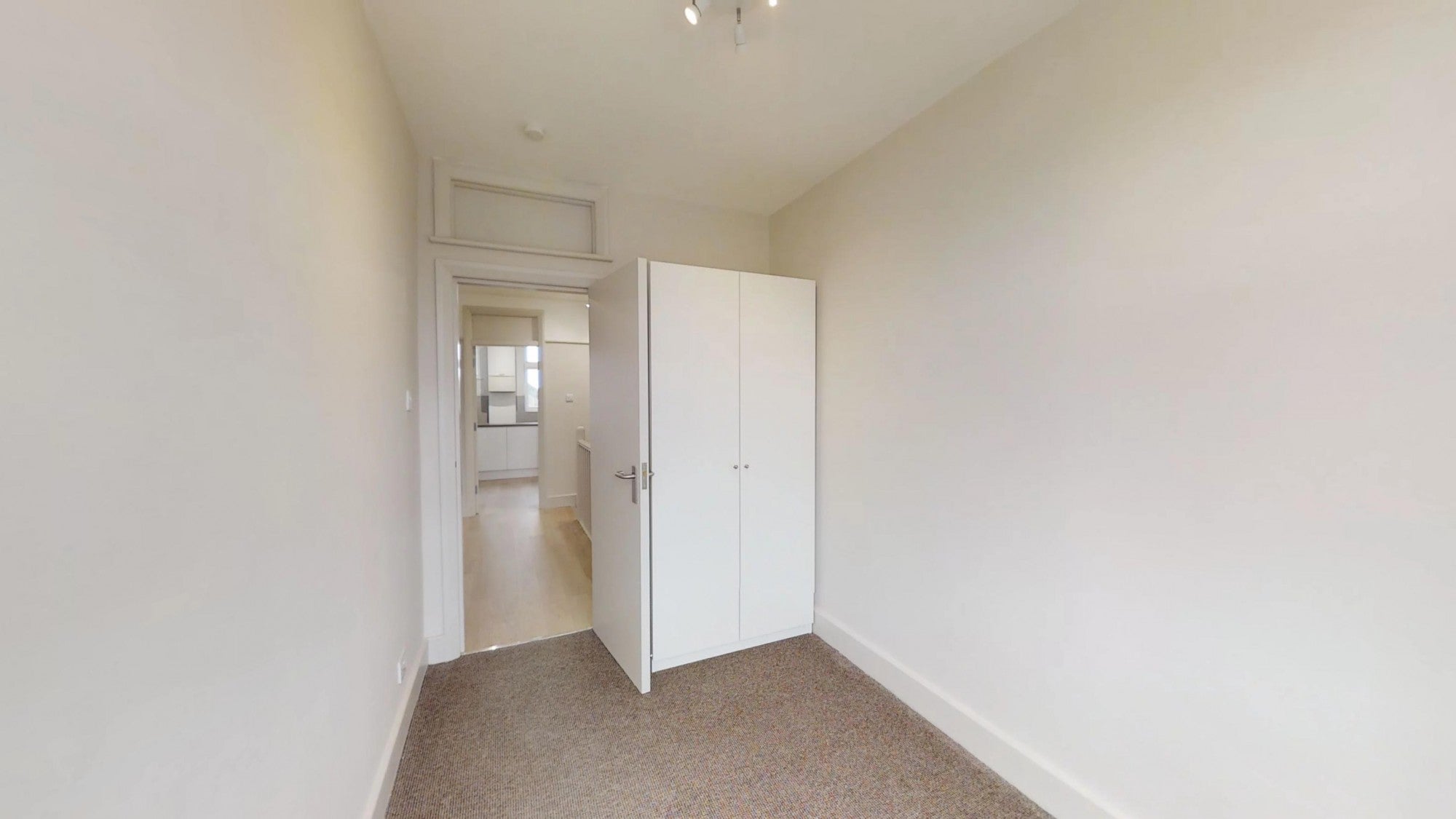 Flat Long Lane in Greater London