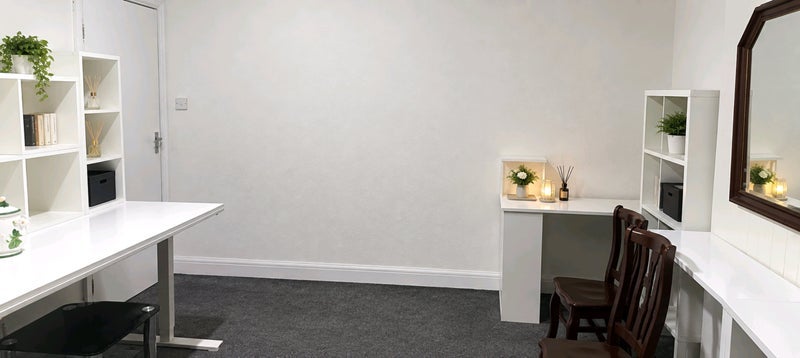 Room Grove Road in Greater London