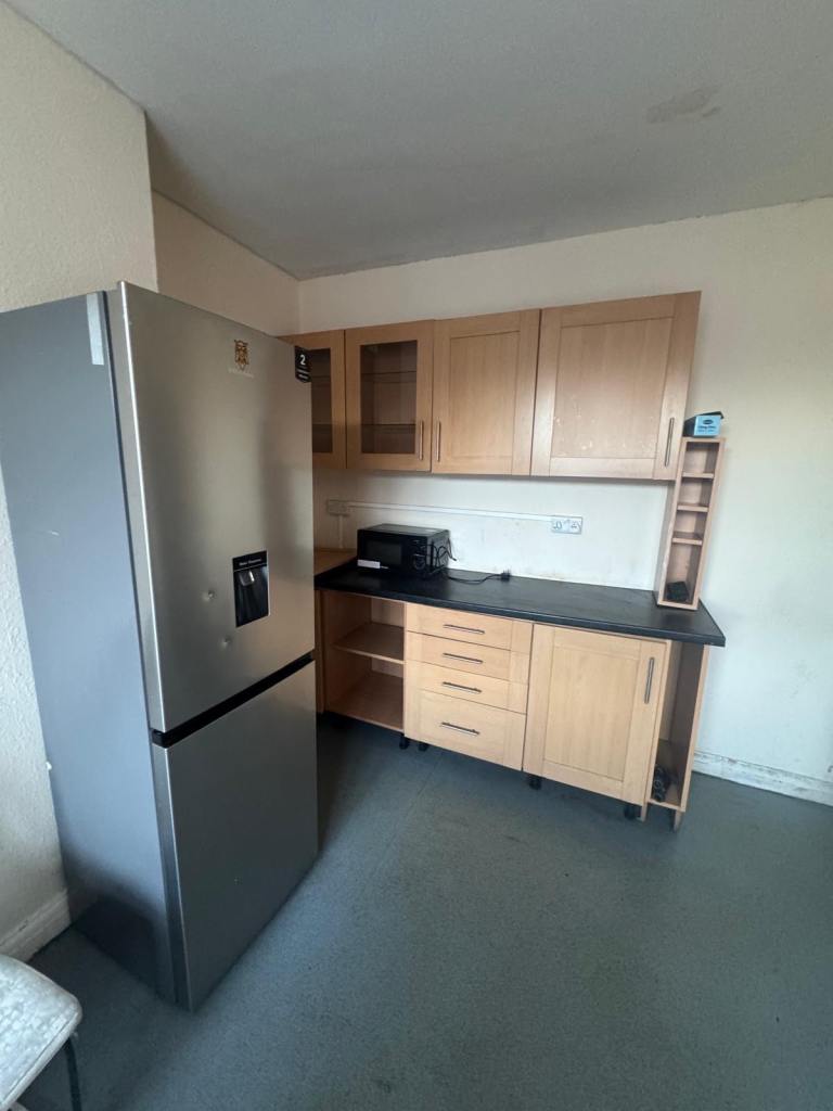 Room Weedon Road in Northampton