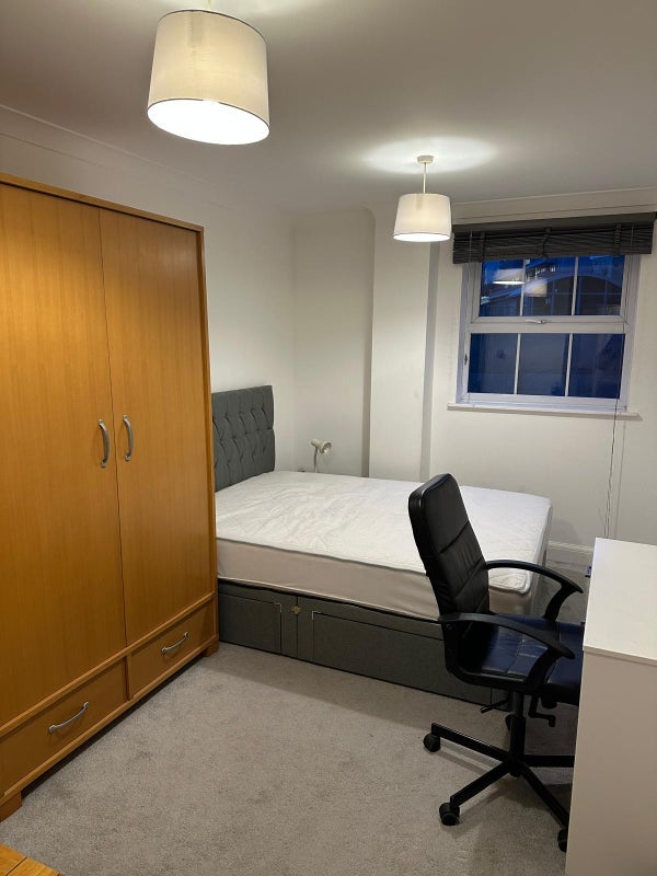 Room Newton Street in Greater London