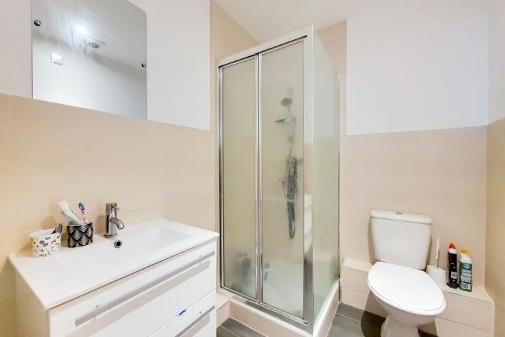 Room Newton Street in Greater London