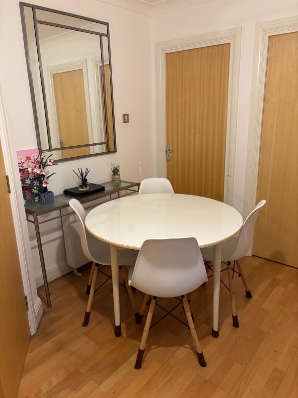 Room Newton Street in Greater London