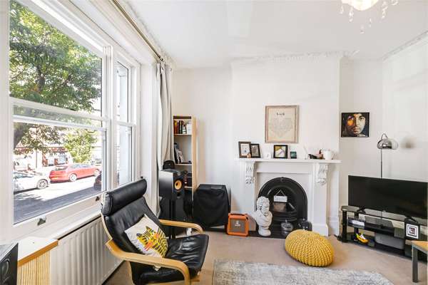 Flat Curwen Road in Greater London