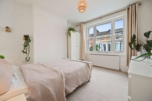 Flat Curwen Road in Greater London