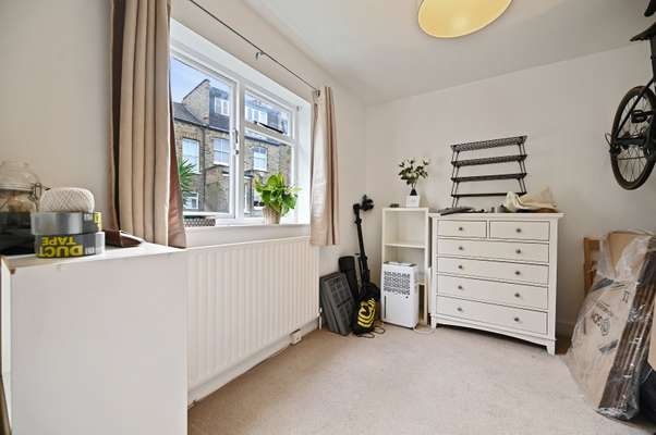 Flat Curwen Road in Greater London
