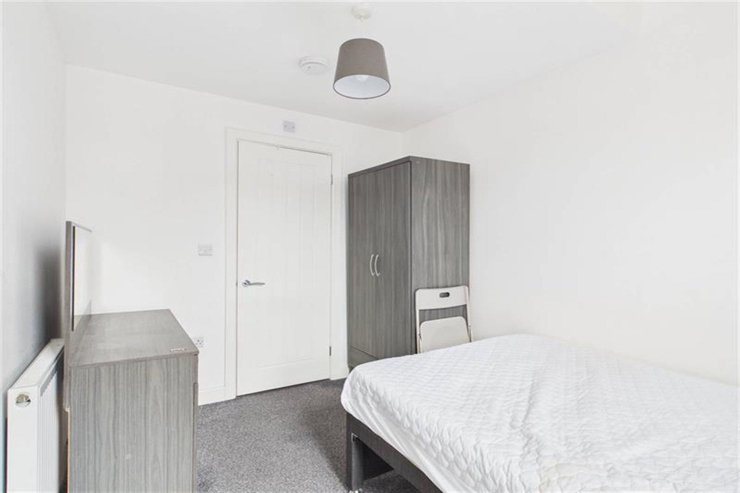 Room Birchington Avenue in South Tyneside