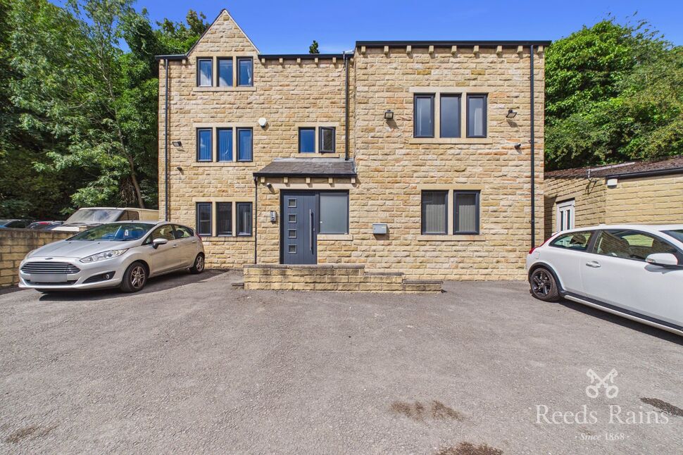 Flat Manchester Road in Kirklees