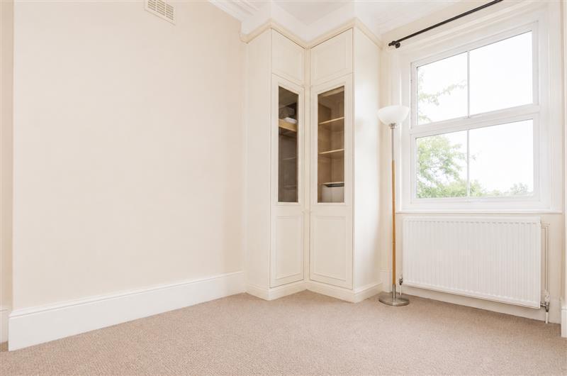 Flat Thornsett Road in Greater London