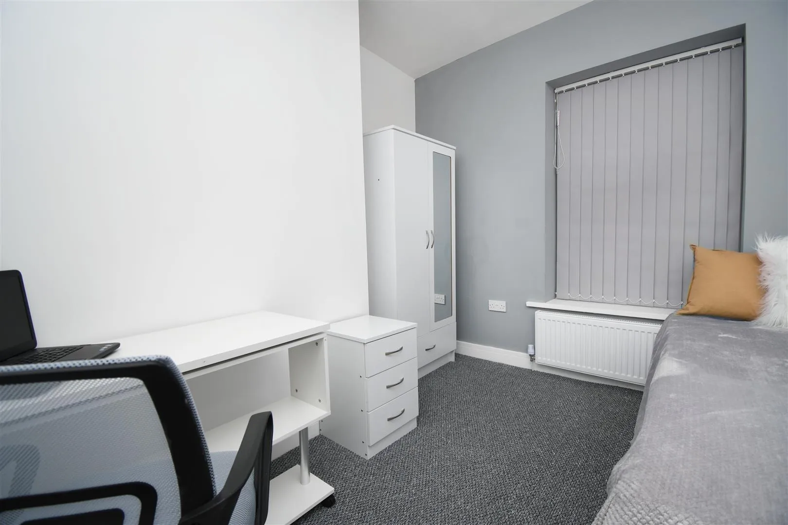 Room Queensberry Road in Burnley