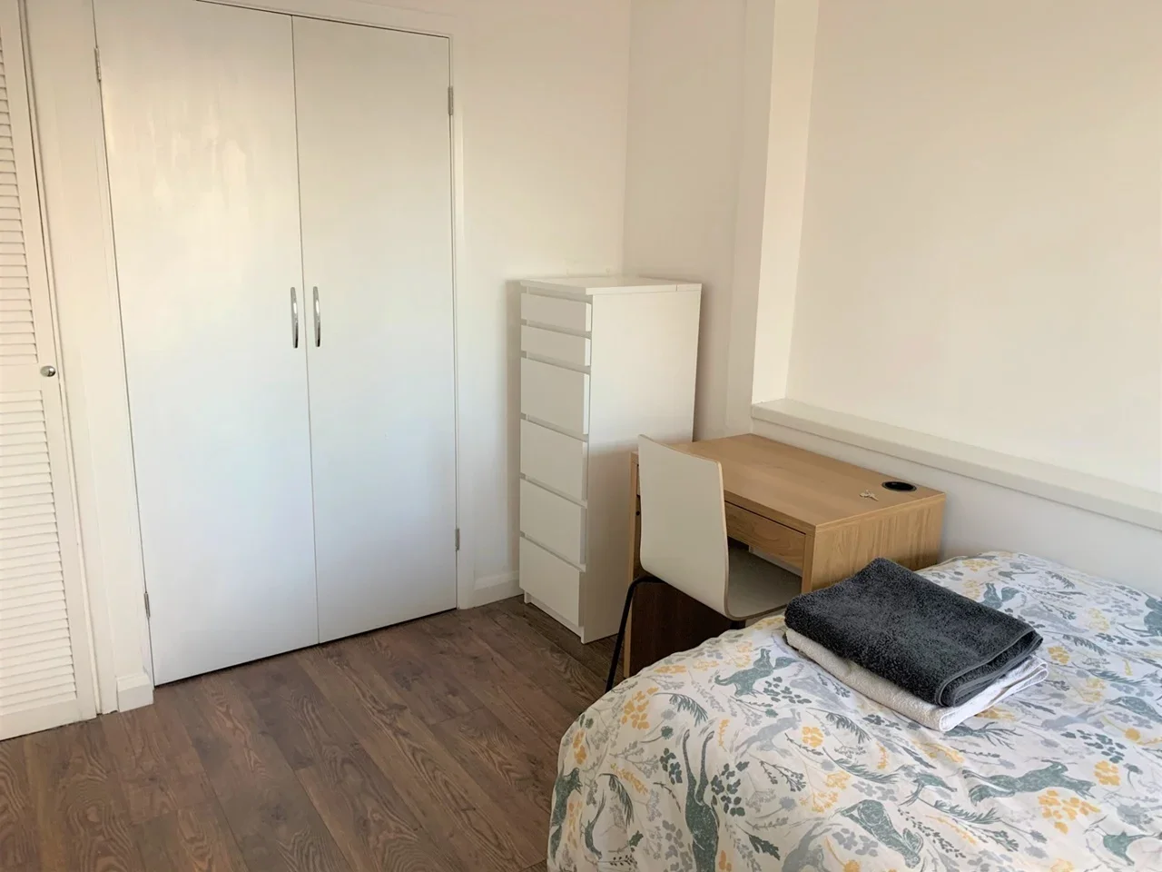 Flat Southern Grove in Greater London