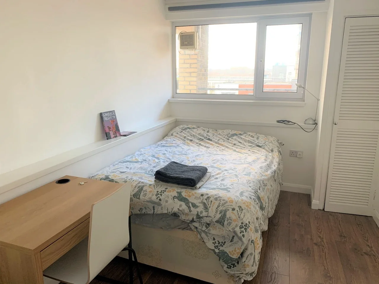 Flat Southern Grove in Greater London