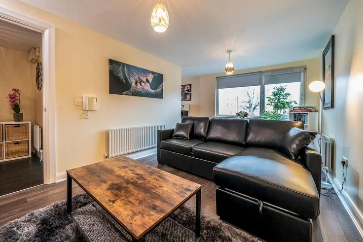 Flat Clonard Crescent in Belfast