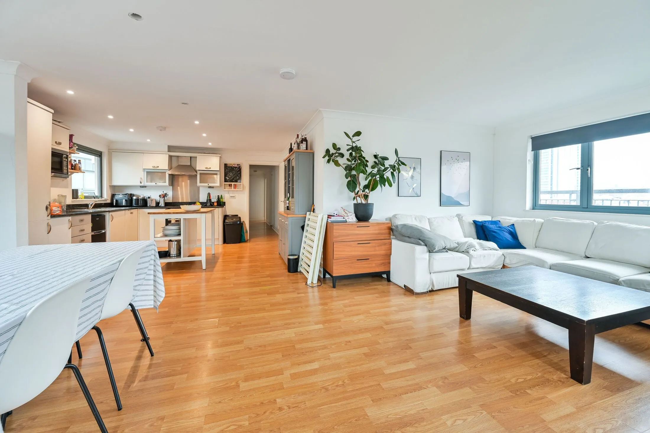 Flat Bermondsey Street in Greater London