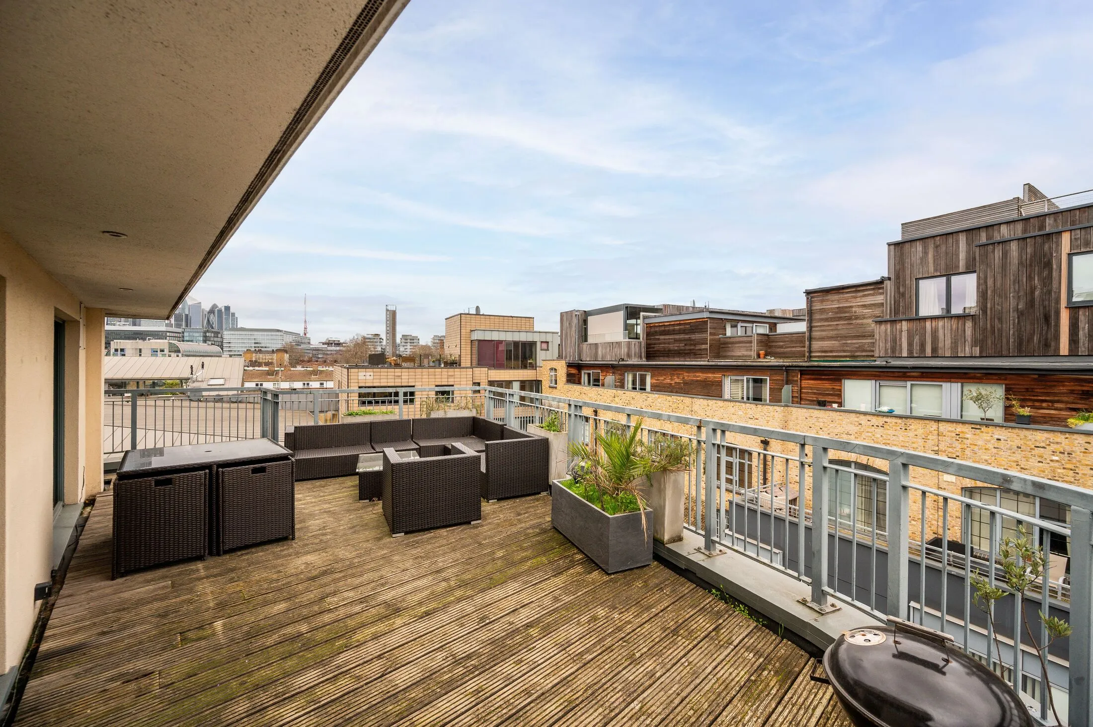 Flat Bermondsey Street in Greater London
