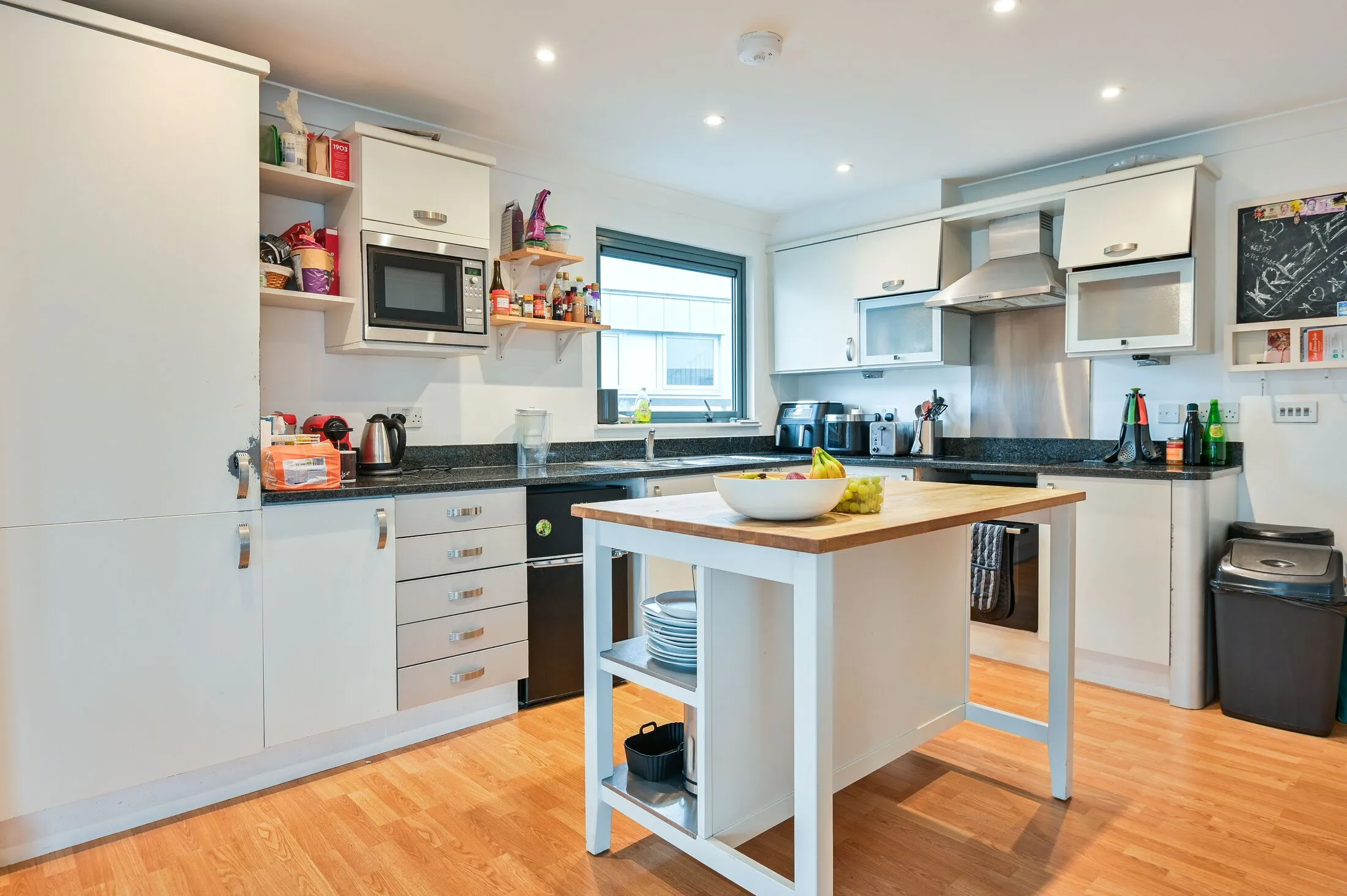 Flat Bermondsey Street in Greater London