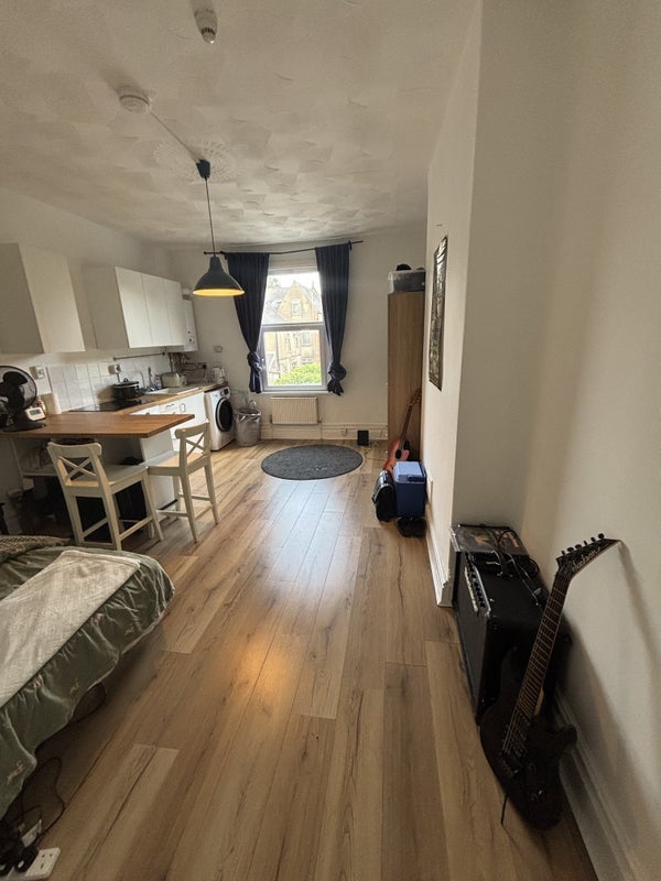 Flat Claude Road in Cardiff