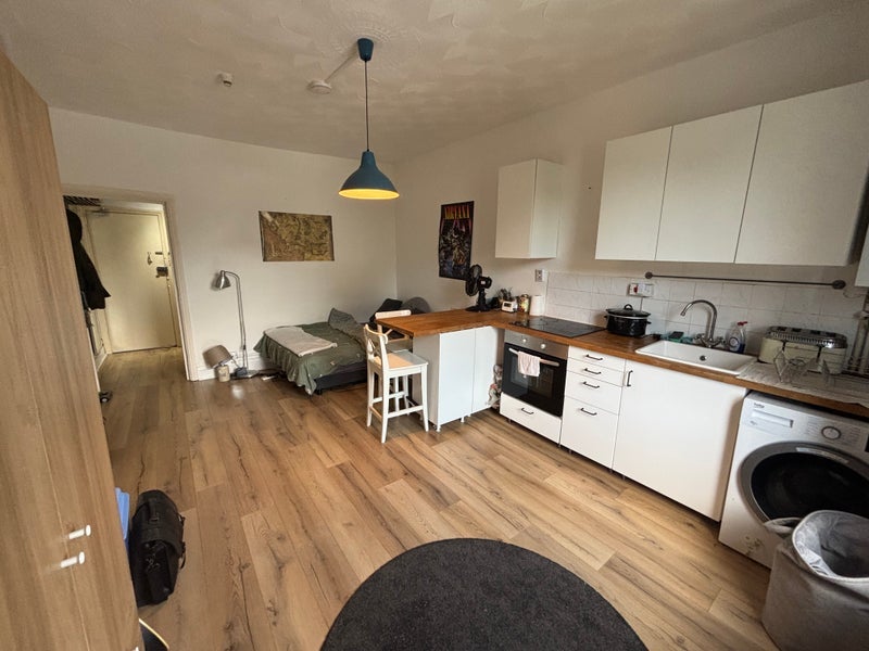 Flat Claude Road in Cardiff