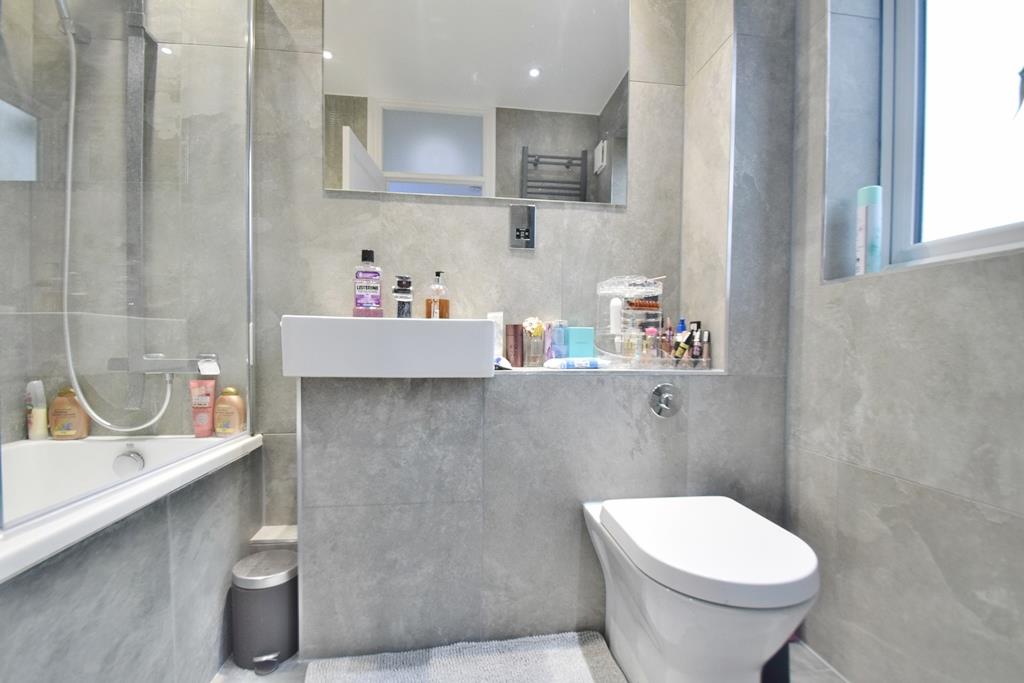Flat Harefield Road in Greater London