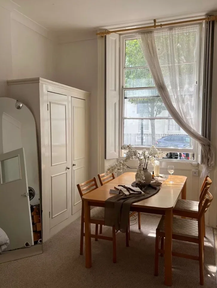 Room Denbigh Street in City of Westminster