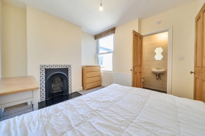 Room Trevelyan Road in Greater London
