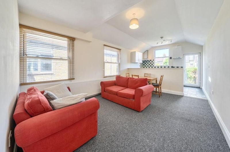 Room Trevelyan Road in Greater London
