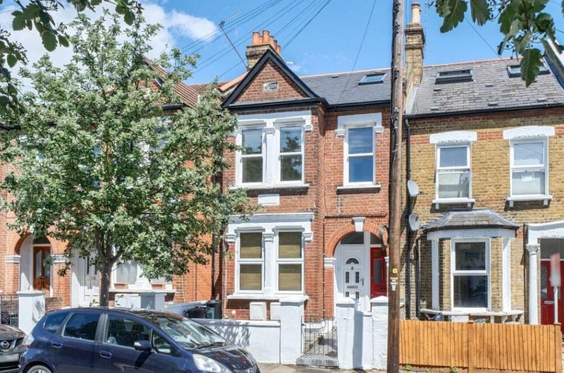 Room Trevelyan Road in Greater London