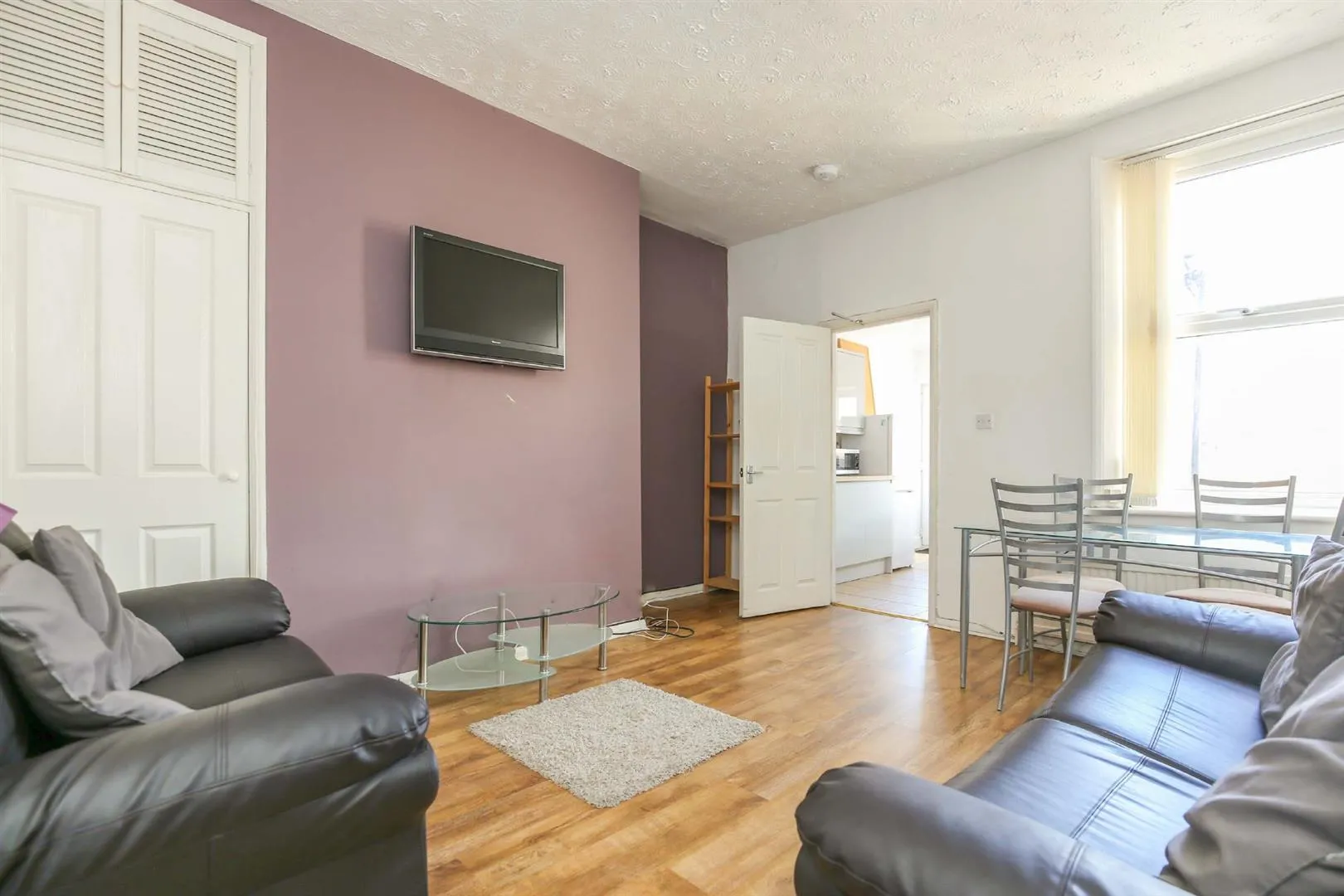 Flat Warwick Street in Newcastle upon Tyne