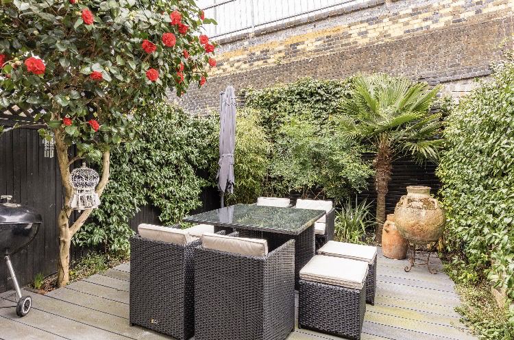 Room Eversleigh Road in Greater London