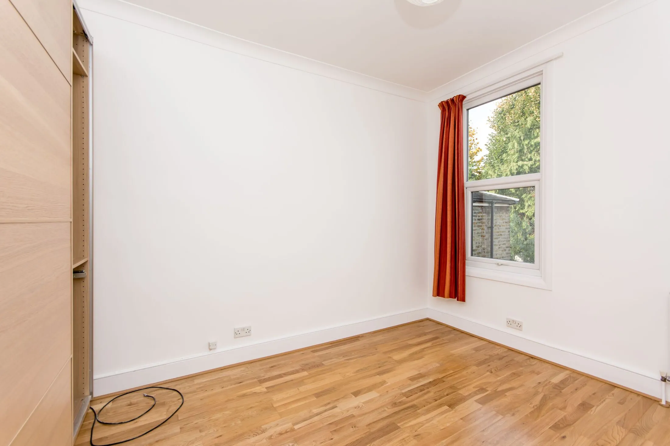 Flat Bolton Road in Greater London