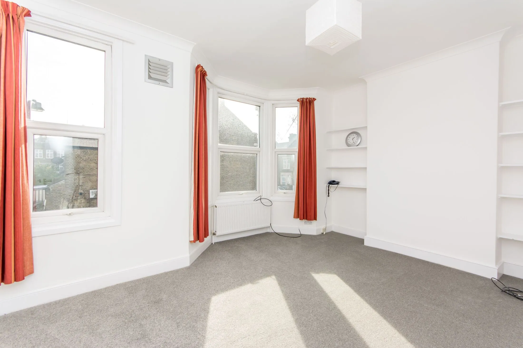 Flat Bolton Road in Greater London