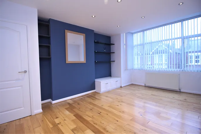 Flat Welldon Crescent in Greater London