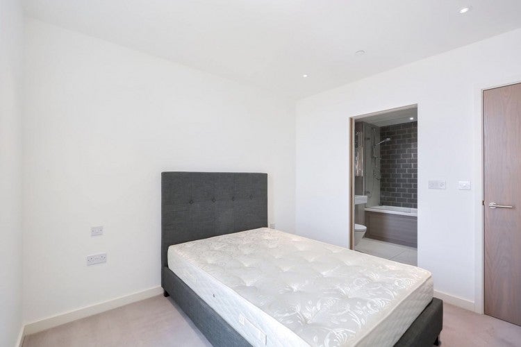 Flat Devan Grove in Greater London