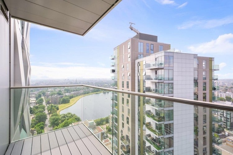 Flat Devan Grove in Greater London