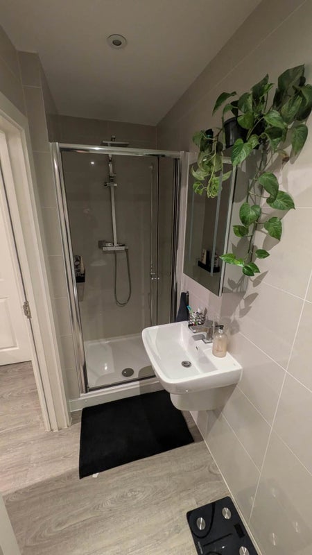 Room Vine Court in Greater London
