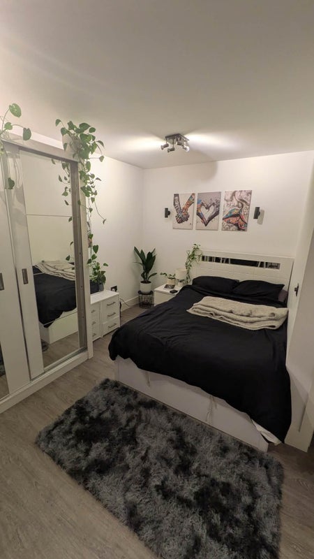 Room Vine Court in Greater London