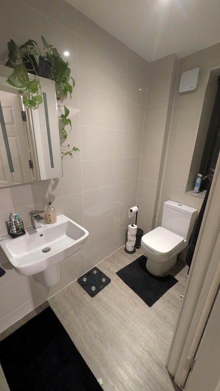 Room Vine Court in Greater London
