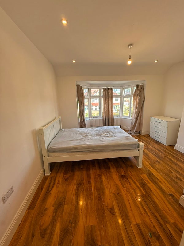 Room Whitmore Road in Greater London