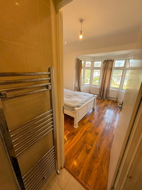 Room Whitmore Road in Greater London
