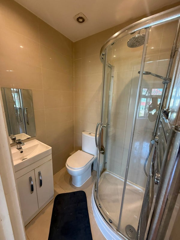 Room Whitmore Road in Greater London