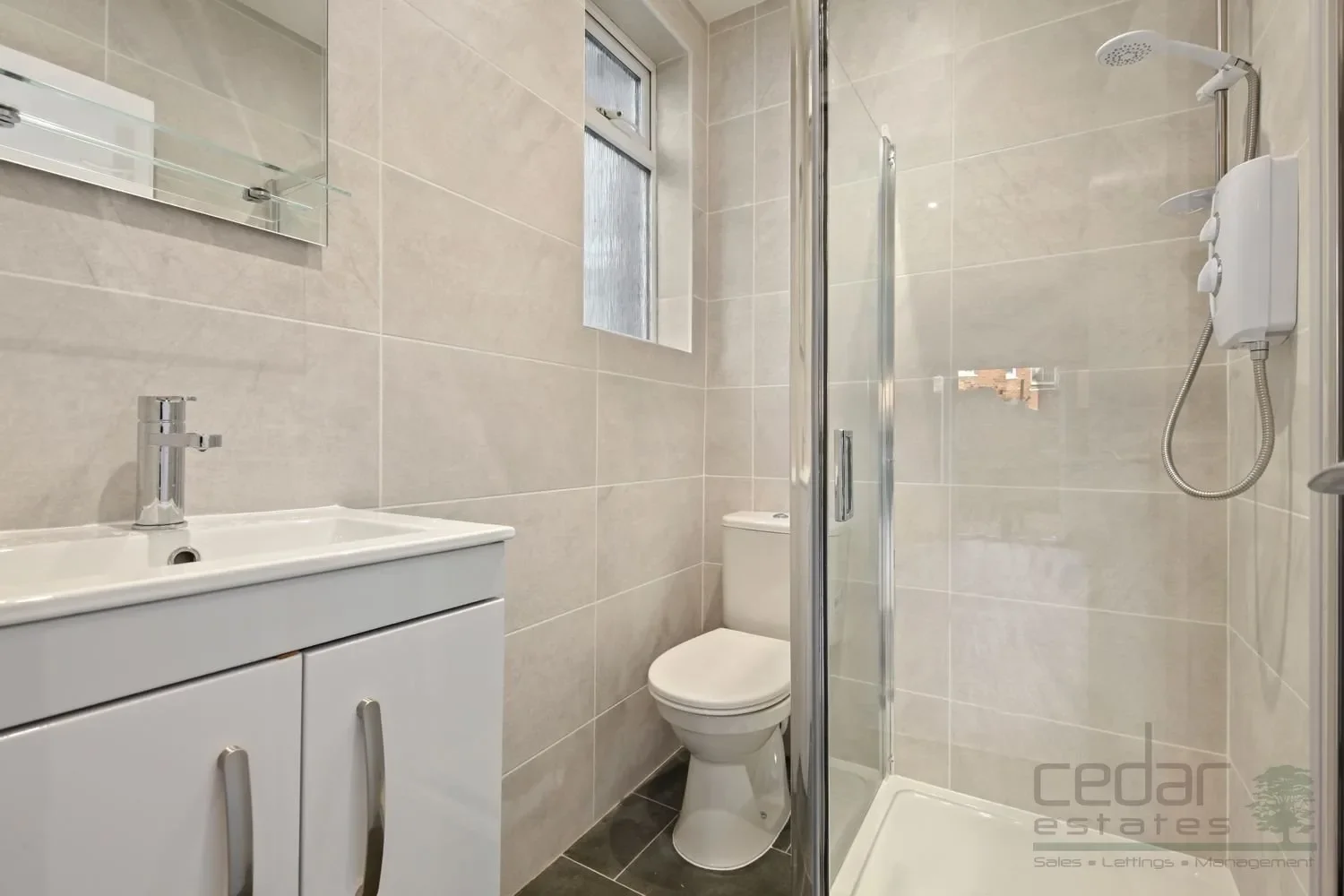 Flat Yewfield Road in Greater London