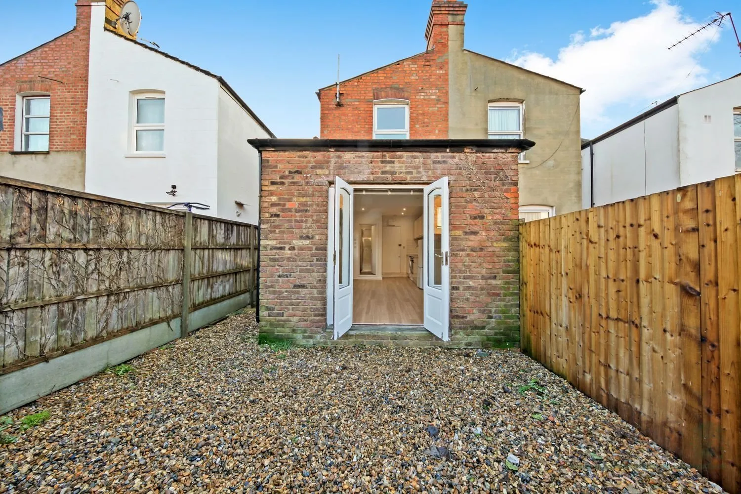 Flat Yewfield Road in Greater London