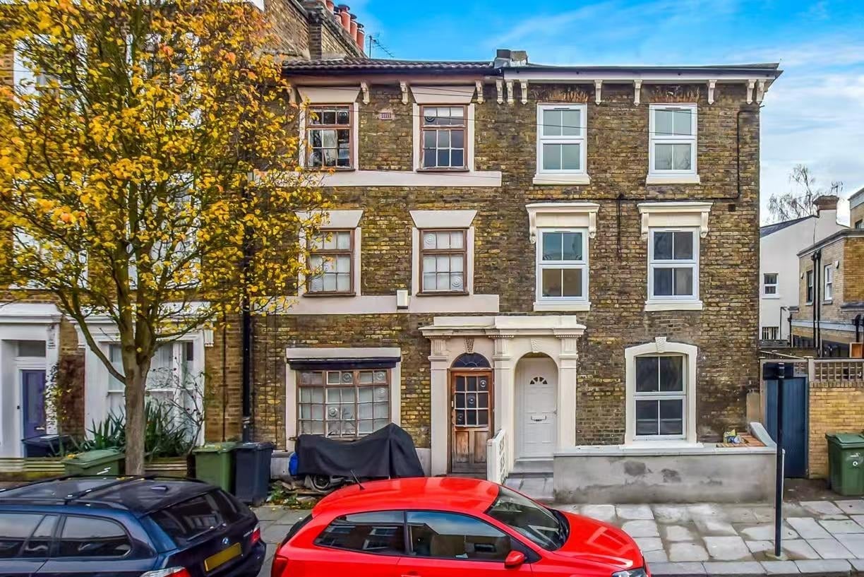 Flat Wingmore Road in Greater London