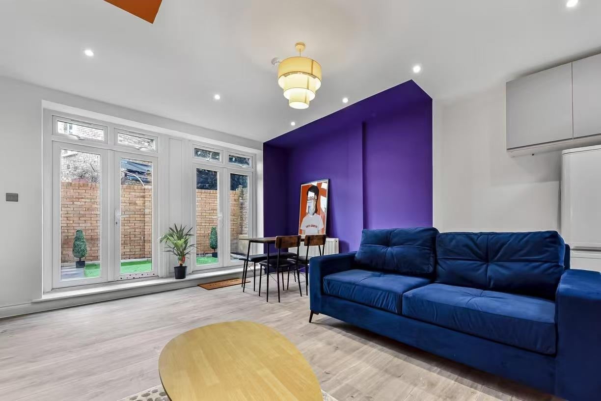 Flat Wingmore Road in Greater London