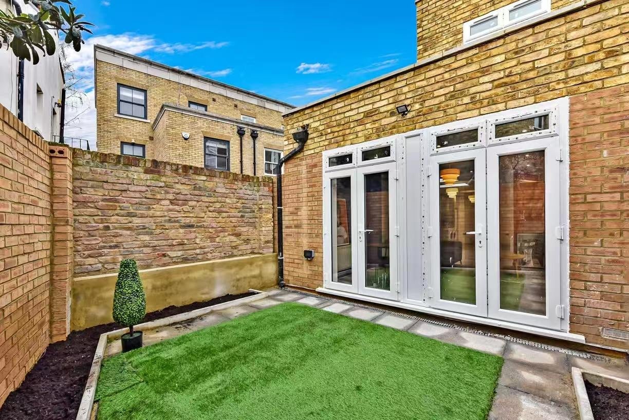Flat Wingmore Road in Greater London